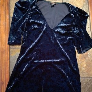 Forever 21 mini body con velvet dress
